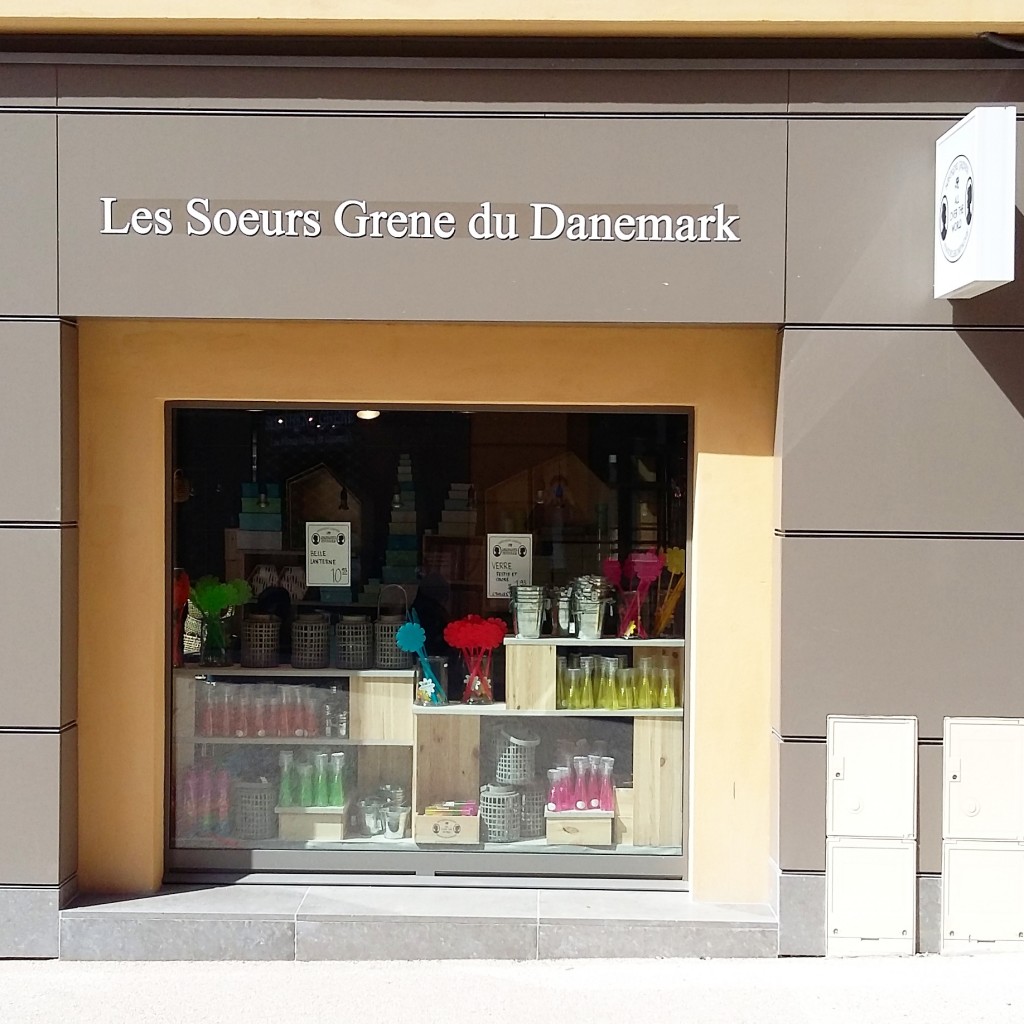 Devanture de la boutique à Versailles 